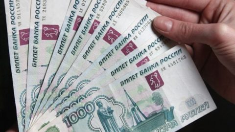 В първите дни на април Крим преминава към система за разпращане в рубли