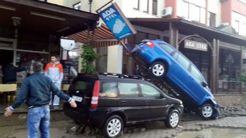 1000 български туристи преживяват бедствие в Турция