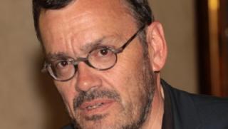 Бернар Ремо, политик, Достена, разбива клишетата