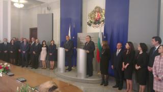 Формулата 2+2, увеличава, държавната администрация
