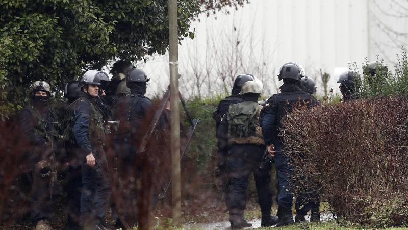 Paris: There are five hostages in the grocery store
 –