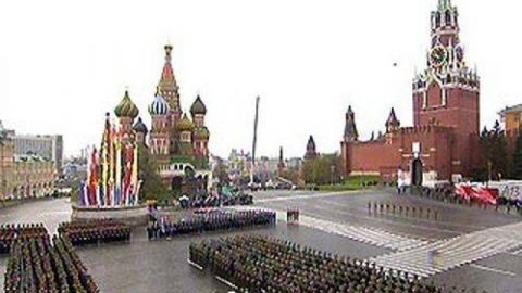 В Москва тренират за военния парад на 9-ти май, на който Путин покани Обама