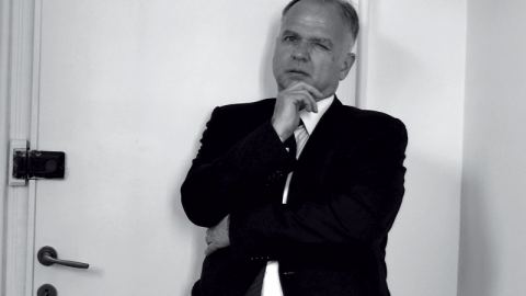 За мъртвите или добро, или нищо, освен истината.