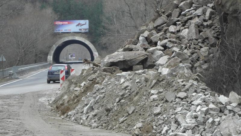 They fill LOT-4 of “Struma” with the rock mass from a landslide in the gorge
 –