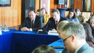 Миков, санкции, погрешни, ефектите, плащат, производителите, хората