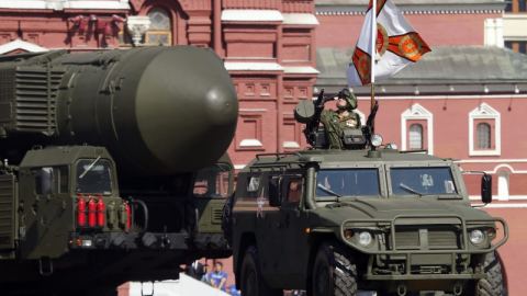 В Москва пускат военна техника преди парада на 9-ти май