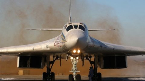 В Русия възобновяват производството на супербомбардировача Ту-160
