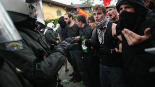 Среща, Г-7, 100 протестиращи, ранени