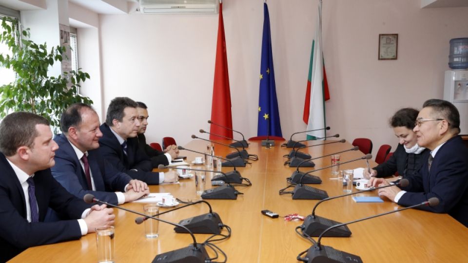 Михаил Миков, Ясуо Огата