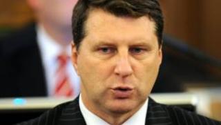 Президент, Латвия, Раймънд Вейонис, разкол, руснаци, латвийци