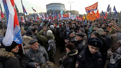 МО на Русия смята изучаването на „цветните революции“ за своевременно