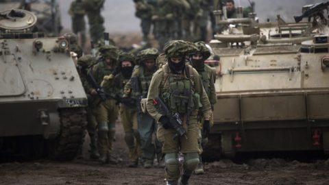 Сирийската армия направи пробив в двугодишната обсада на авиобаза Кувейрис