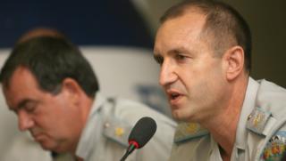 Напрежение, армия, тренировъчни полети, бази, ВВС
