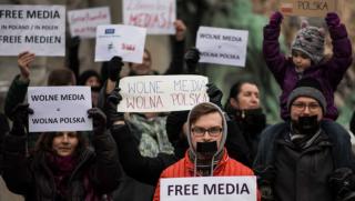 Полша, защита, обществени медии