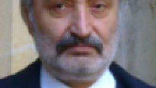 Любомир Чолаков, любовно алиби, зомбиран демократ
