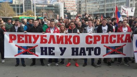 "Не на НАТО" протест в Сърбия бележи черната годишнина от бомбардировките през 1999