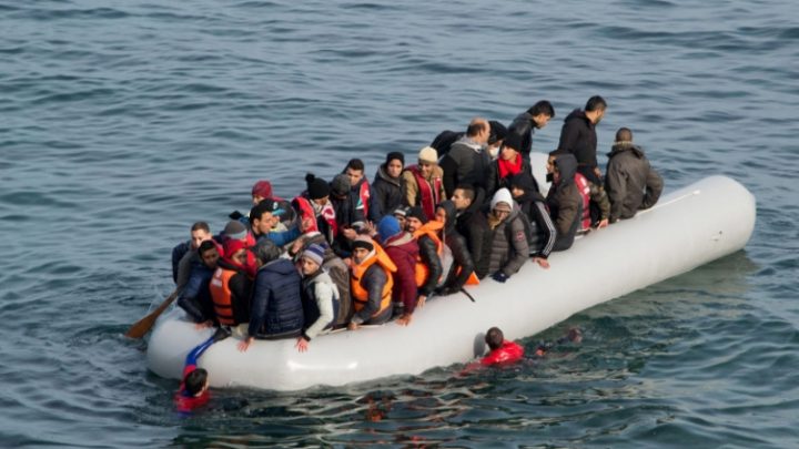 Welt: Немските либерали поискаха спасените бежанци да бъдат изпращани обратно в Африка