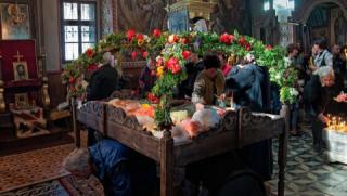 Миряни, Плащаница, Велики петък