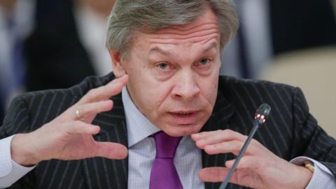 Руски сенатор срещу "уникалната тъпотия" на американските анализатори
