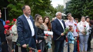 Михаил Миков, ляво, дясно, експлоатация, Димитър Благоев
