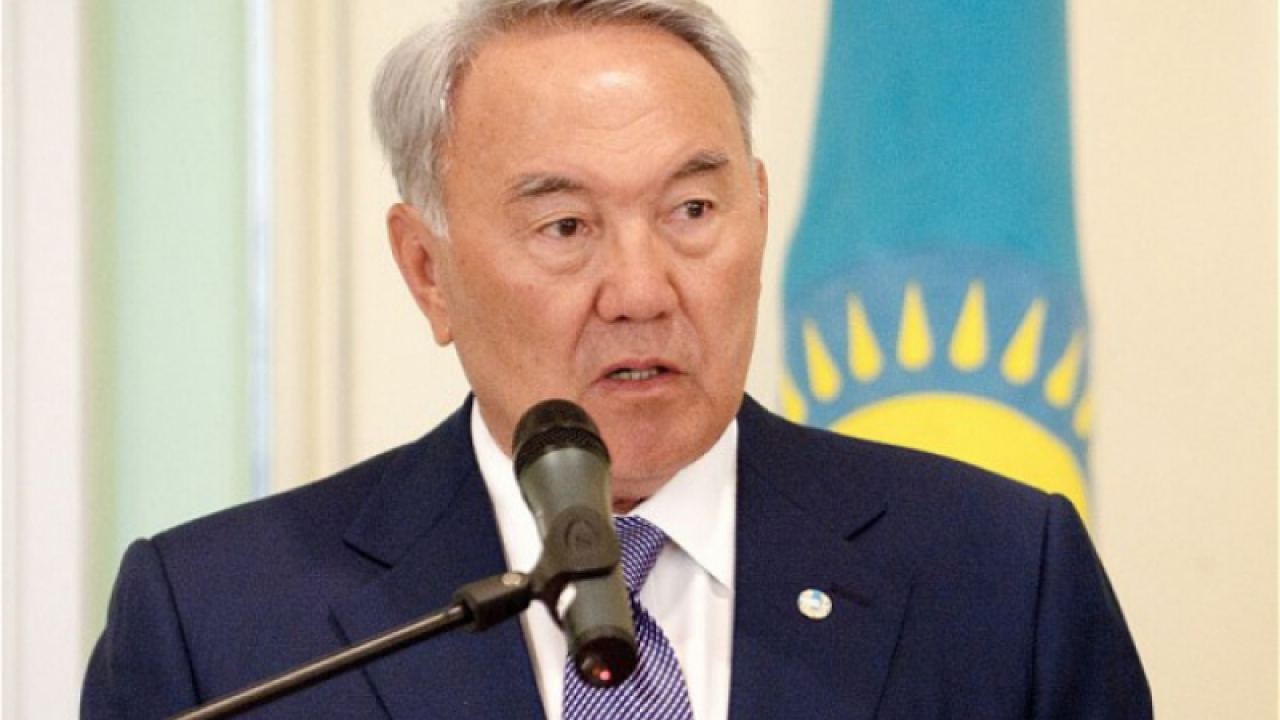 Назарбаев предложи да се организира среща между Путин и Зеленски в Казахстан