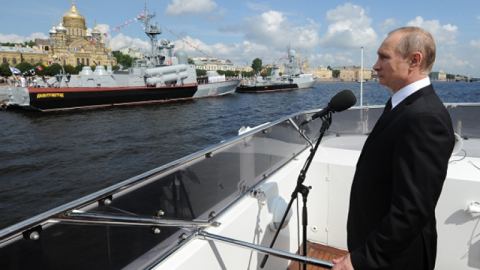 Владимир Путин взе участие в парада по случай Деня на Военноморския флот