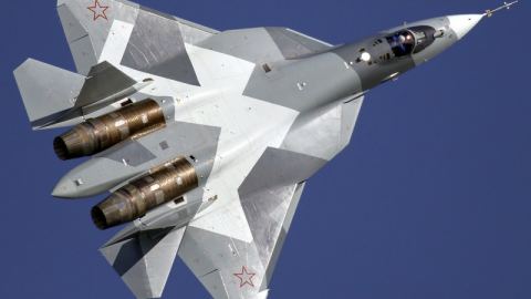Руското МО пусна снимки от въздуха на най-новия изтребител Т-50 /ВИДЕО/