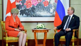 Тереза Мей, протоколен гаф, ръка, Путин