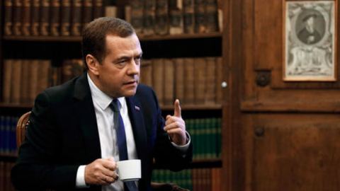 Медведев критикува системата на държавно управление в Русия