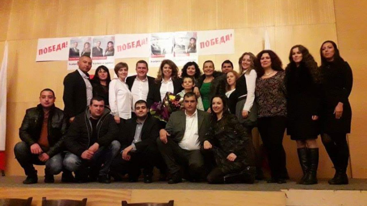 Благодаря на отличниците! Πъpвaтa битĸa я cпeчeлиxмe. Πpeдcтoи cъщинcĸaтa!!