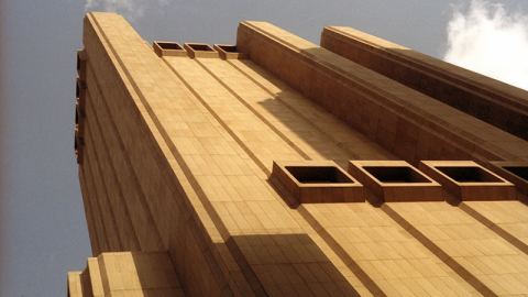 Без прозорци и врати: най-тайнственият небостъргач в Ню Йорк се оказва най-секретният център на АНС