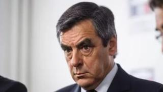 Половината французи отхвърлят Фийон като кандидат президент