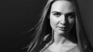 Анна Шафран, Европа, голямото преобличане