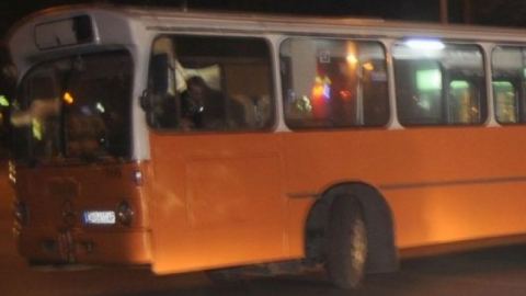 Стреляха по препълнен автобус на градския транспорт в центъра на София