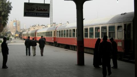 Алепо посрещна първия влак от пет години насам