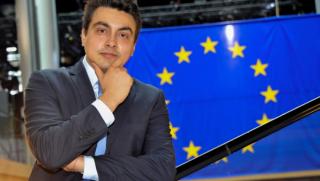 Момчил Неков, най-проевропейският, млад евродепутат