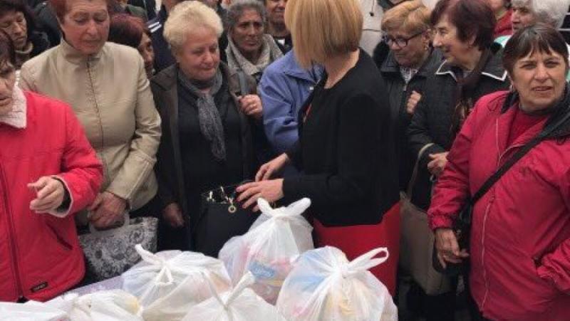 The Ombudsman donated 400 packages of food to socially weak and elderly people in Targovishte
 – 2024-08-29 00:42:42