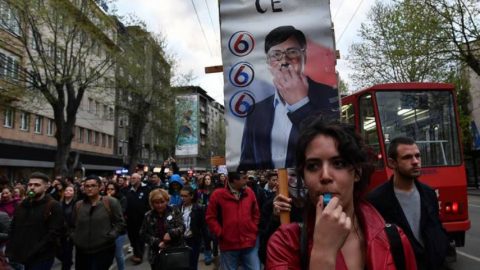 Какво се крие зад протестите в Сърбия?