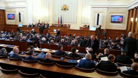Протестна декларация: „Коледният подарък“ за Българския народ от „партиите на войната“ в Народното събрание