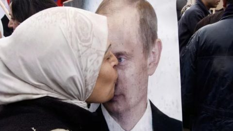 Сирийци масово дават на синовете си името на Путин, а руският става втори език в Сирия