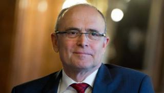 Ервин Зелеринг, Запада, говори, Русия, равна