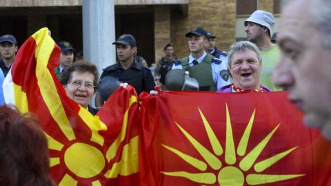 Десетки хиляди поискаха избори в Македония
