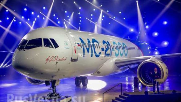 Самолет МС-21