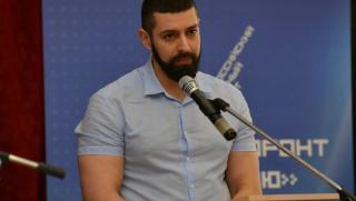 Иля Белоу, опасност, корпоративна диктатура