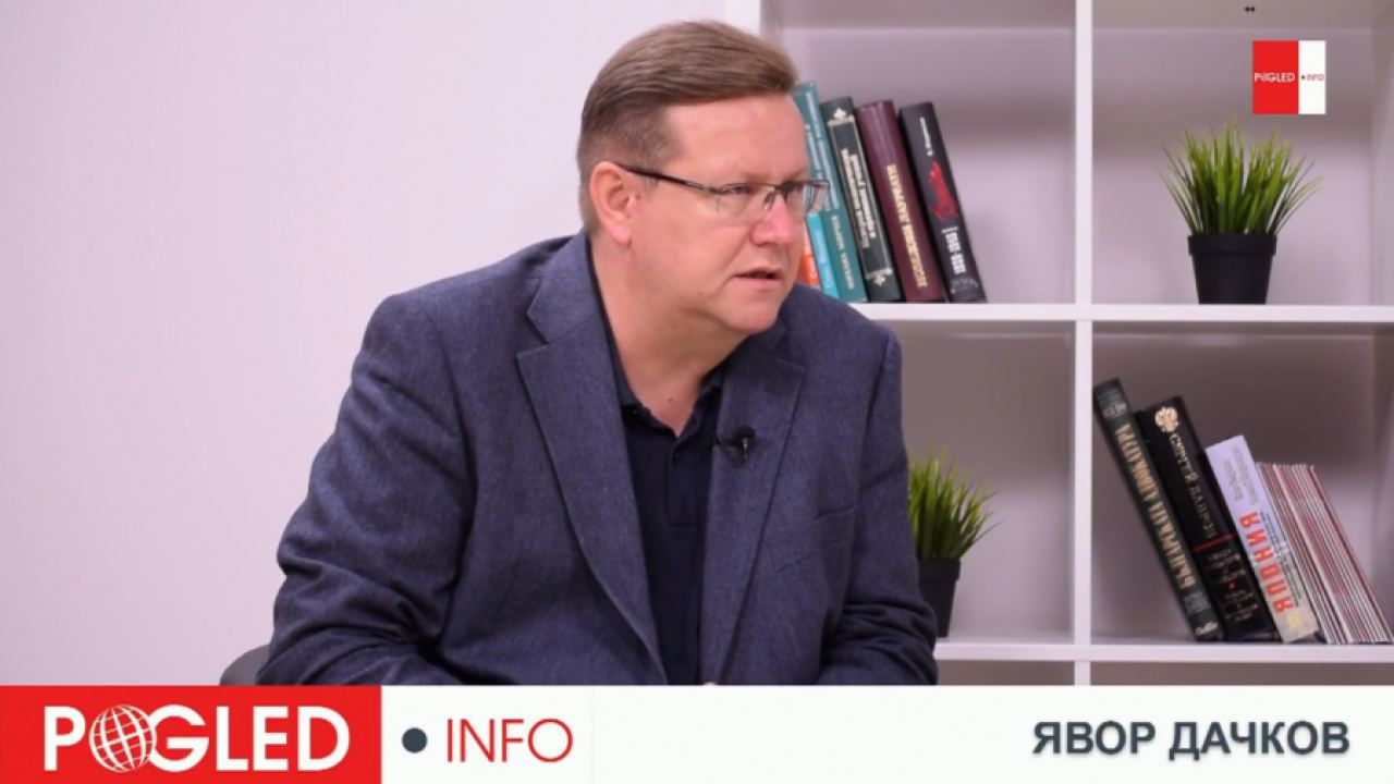 Умните и красивите губят властта и, за да останат, организират протести в нейна подкрепа