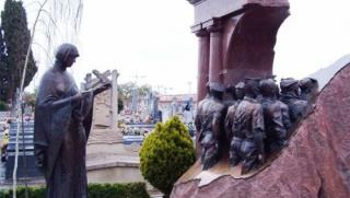 Паметник, съветски доброволци, Гражданската война, Испания, осквернен
