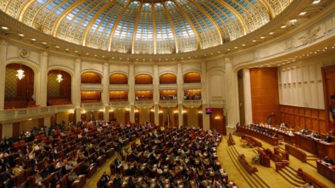 Румънският парламент прие декларация за езиковия закон в Украйна, изпраща делегация в Киев