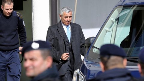 Близък изстрел с далечен прицел