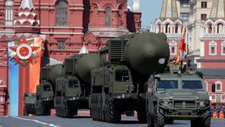 Express, Русия, демонстрира, военна мощ, парад на Победата