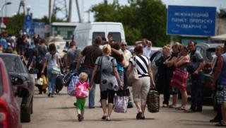 Двама човека, минута, напускат, Украйна, бежанци